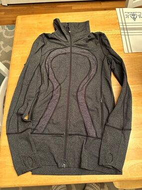Lululemon stride jacket size 6